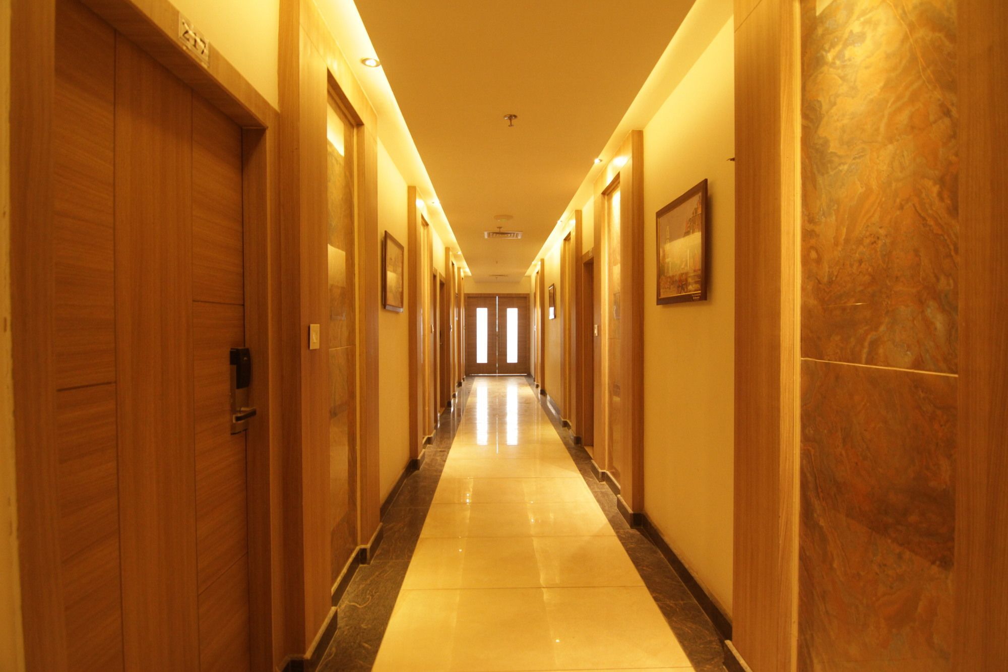 Oyo 2054 New Hotel Broadway 瓦拉纳西 外观 照片